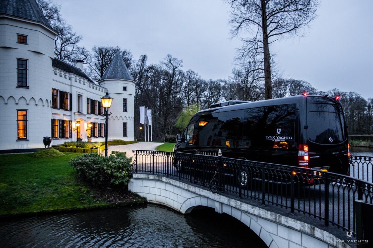 Minibus huren 12 personen Platinum Mobility Minibus huren 12 personen Platinum Mobility